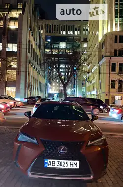 Lexus UX 2019 - пробіг 60 тис. км