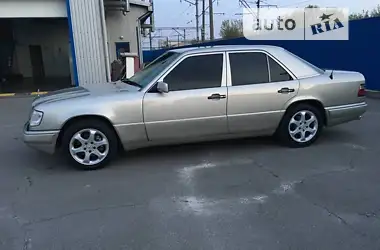 Mercedes-Benz E-Class 1994 - пробег 350 тыс. км