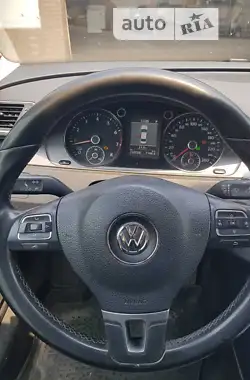 Volkswagen Passat 2012 - пробіг 222 тис. км