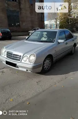 Mercedes-Benz E-Class 1997 - пробег 320 тыс. км