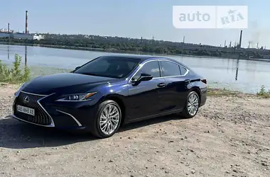 Lexus ES 2021 - пробіг 1 тис. км