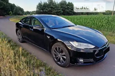 Tesla Model S 2013 - пробіг 218 тис. км