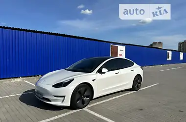 Tesla Model 3 2022 - пробіг 20 тис. км