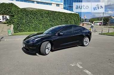 Tesla Model 3 2021 - пробіг 24 тис. км