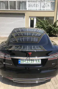 Tesla Model S 2015 - пробіг 92 тис. км