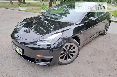 Tesla Model 3 2021 - пробіг 7 тис. км