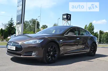 Tesla Model S 2013 - пробіг 231 тис. км