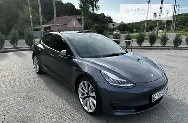 Tesla Model 3 2019 - пробіг 140 тис. км