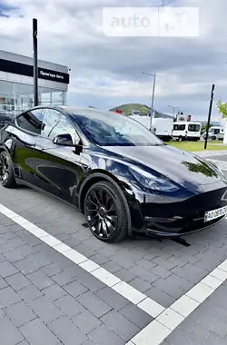 Tesla Model Y 2022 - пробіг 29 тис. км