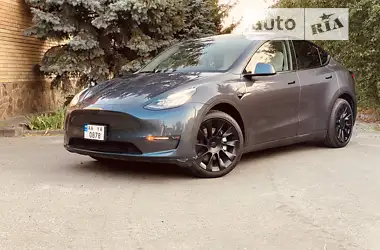 Tesla Model Y 2020 - пробіг 19 тис. км