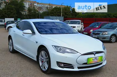 Tesla Model S 2014 - пробіг 196 тис. км