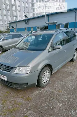 Volkswagen Touran 2004 - пробег 240 тыс. км