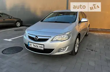 Opel Astra 2012 - пробіг 181 тис. км