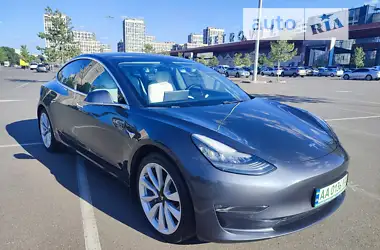 Tesla Model 3  2018 - пробіг 65 тис. км