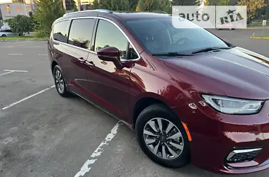 Chrysler Pacifica Touring L 2021 - пробіг 20 тис. км