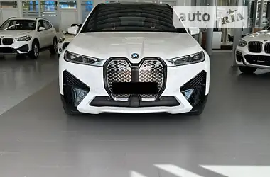 BMW iX 2023 - пробег 1 тыс. км