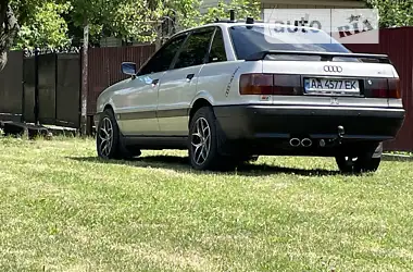 Audi 80  1998 - пробіг 300 тис. км