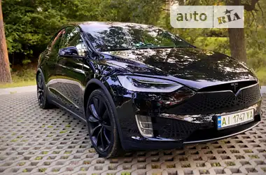 Tesla Model X 2017 - пробіг 97 тис. км