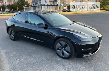 Tesla Model 3  2021 - пробіг 24 тис. км