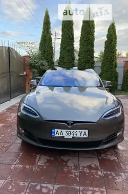 Tesla Model S 2016 - пробіг 135 тис. км