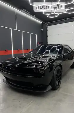 Dodge Challenger Scat pack 2019 - пробег 19 тыс. км