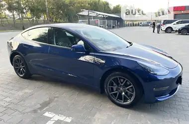 Tesla Model 3 2021 - пробіг 23 тис. км
