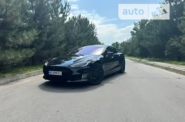 Tesla Model S 2018 - пробіг 98 тис. км