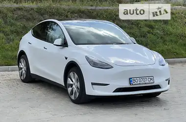 Tesla Model Y 2022 - пробег 15 тыс. км