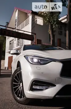 Infiniti Q30 2016 - пробег 71 тыс. км