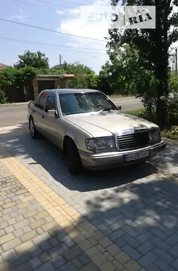 Mercedes-Benz E-Class 1993 - пробег 370 тыс. км