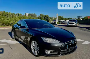 Tesla Model S 2015 - пробіг 178 тис. км