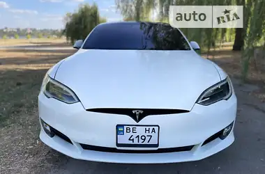 Tesla Model S  2017 - пробег 90 тыс. км
