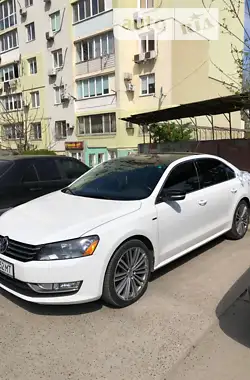 Volkswagen Passat 2015 - пробег 180 тыс. км