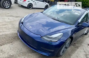 Tesla Model 3 2022 - пробіг 35 тис. км
