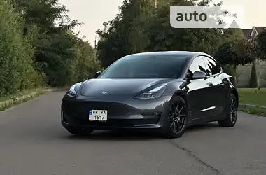 Tesla Model 3 2021 - пробіг 49 тис. км