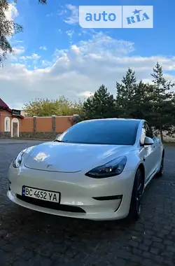 Tesla Model 3 2021 - пробіг 64 тис. км