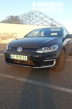 Volkswagen e-Golf 2020 - пробег 29 тыс. км