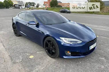 Tesla Model S 2017 - пробіг 111 тис. км