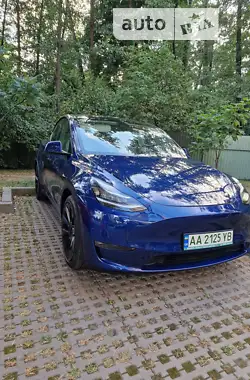 Tesla Model Y 2020 - пробіг 5 тис. км