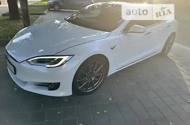 Tesla Model S 2018 - пробіг 118 тис. км