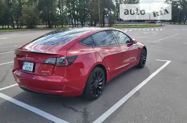 Tesla Model 3 2022 - пробег 8 тыс. км