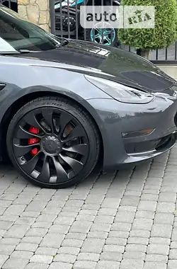 Tesla Model 3 2022 - пробіг 22 тис. км