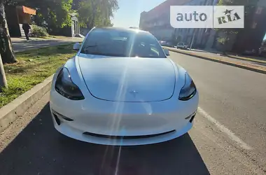 Tesla Model 3  2021 - пробіг 40 тис. км
