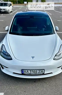 Tesla Model 3  2019 - пробіг 38 тис. км