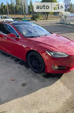 Tesla Model S 2015 - пробіг 135 тис. км