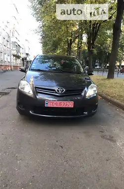 Toyota Auris 2011 - пробіг 173 тис. км