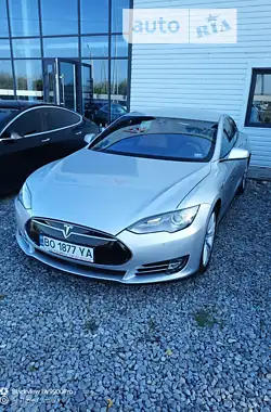 Tesla Model S 2015 - пробіг 136 тис. км