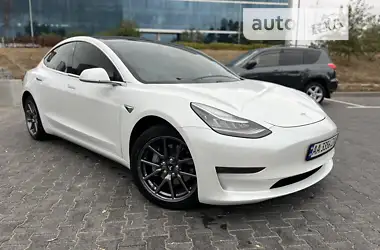 Tesla Model 3  2019 - пробіг 190 тис. км