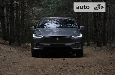 Tesla Model X 2016 - пробіг 200 тис. км