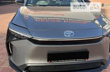 Toyota bZ4X 2023 - пробіг 1 тис. км